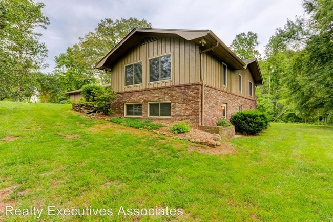 Building Photo - 9912 Westland Dr
