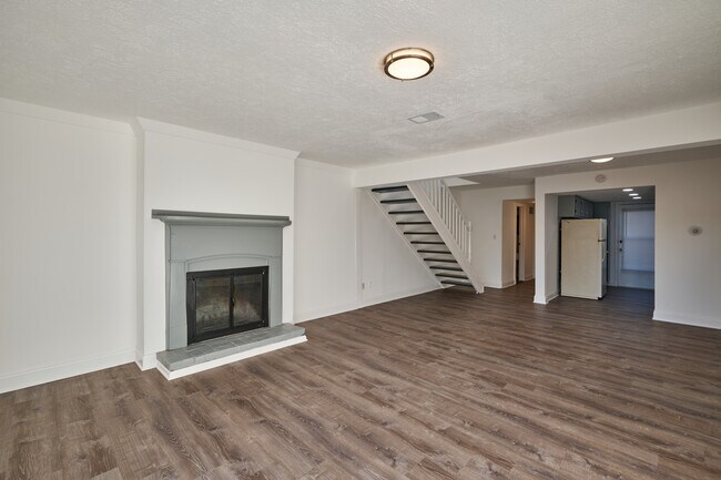 Foto del edificio - 7401 Countrybrook Dr