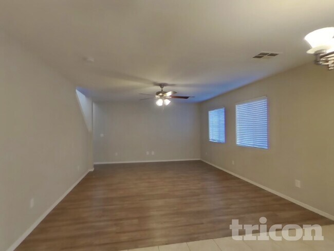 Foto del edificio - 5871 E Everhart Ln
