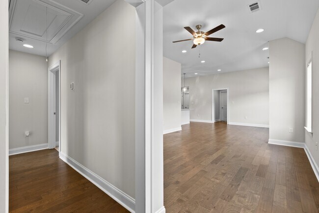 Foto del edificio - 2272 Lakeview Dr
