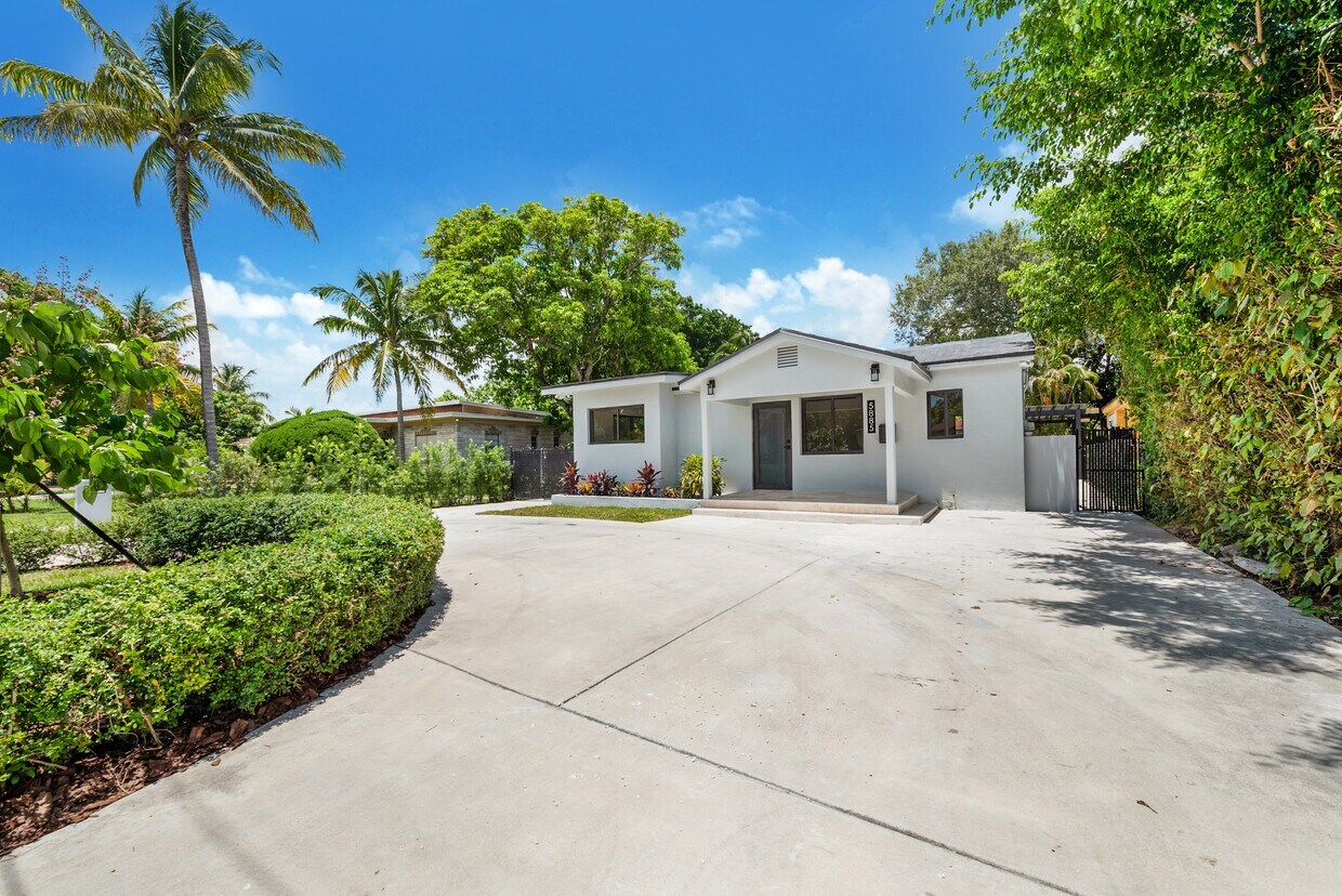 Primary Photo - 5885 SW 19th St