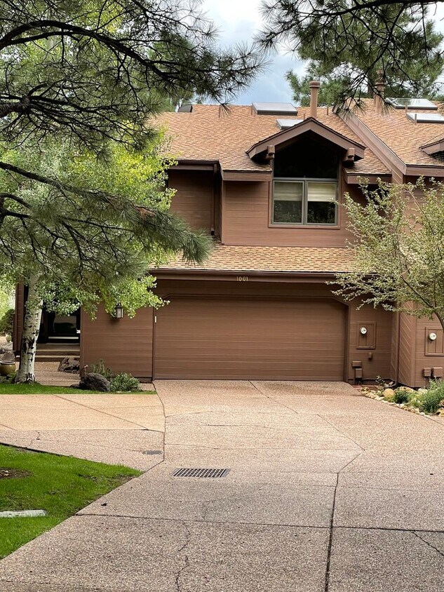 Foto principal - Beautiful Lakepoint Townhome