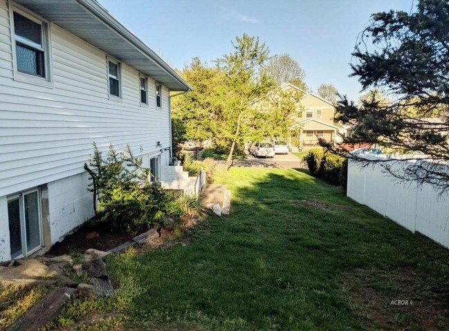 Side - 28 Euclid Dr