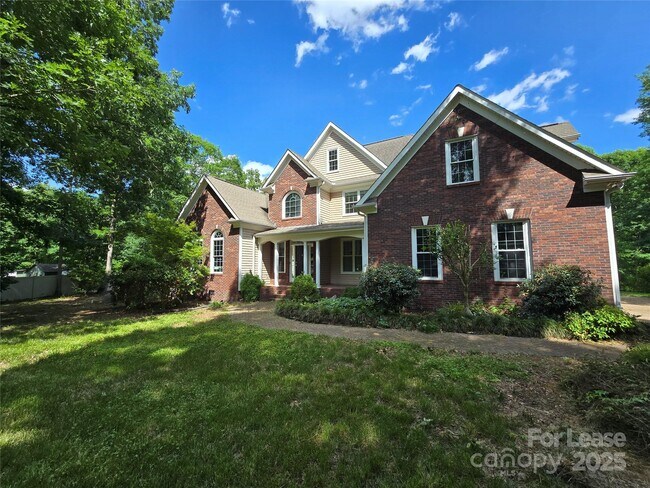 Building Photo - 409 Foxglove Ln
