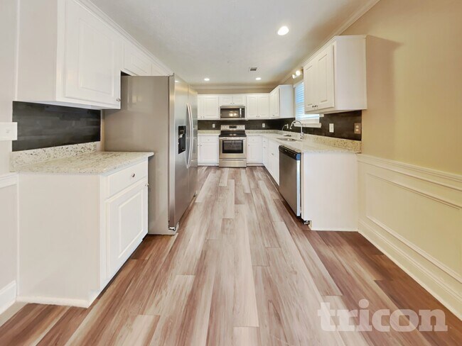 Building Photo - 564 Brewer Dr