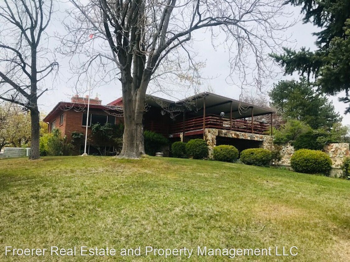 Primary Photo - 5 br, 2 bath House - 345 E 1900 N