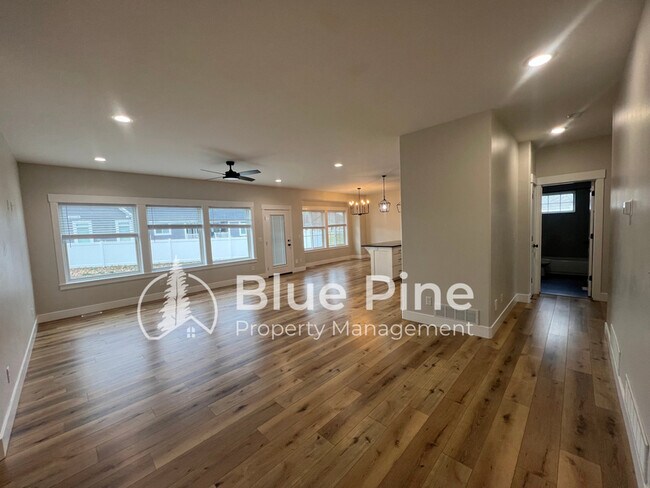 Foto del edificio - 1104 Cypress Loop