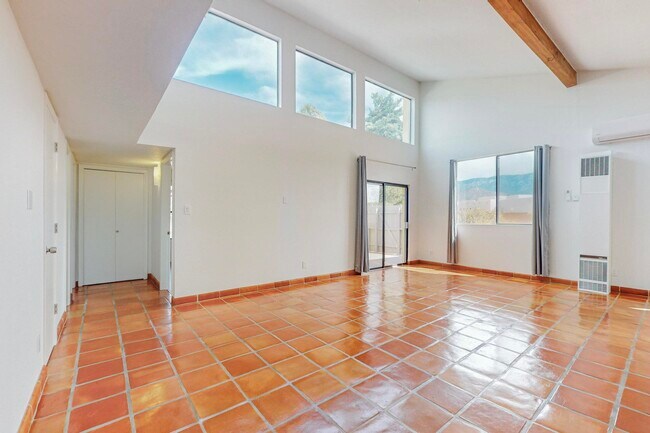 Foto del edificio - 876 Tramway Ln Ct NE