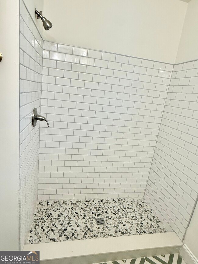 Foto del edificio - 110 Elm Dr