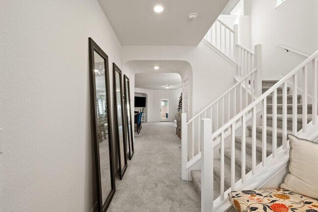 Building Photo - 218 Summit Dr