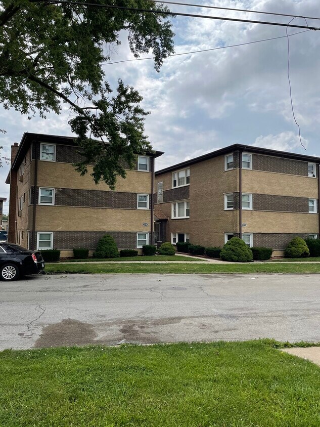 Primary Photo - 12751 Hoyne Ave