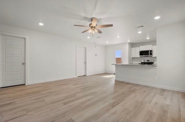 Foto del edificio - "Charming 2-Bed, 2-Bath Retreat"