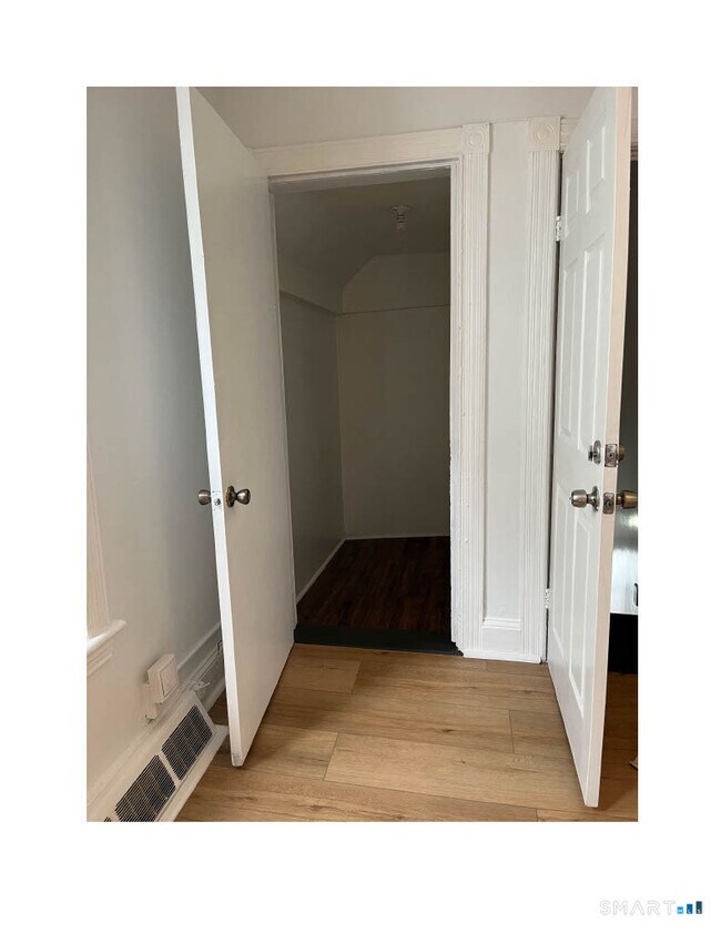 Building Photo - 1391 Park Ave