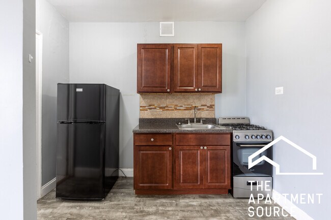 Photo - 6930 N Greenview Ave Apartment