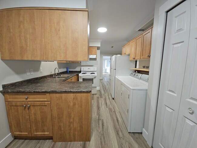 Photo du bâtiment - 9705 McNaught Rd