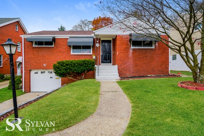 Building Photo - Your dream home is waiting for you.