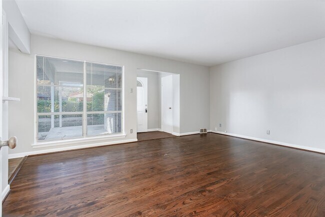 Foto del edificio - 6506 St Moritz Ave