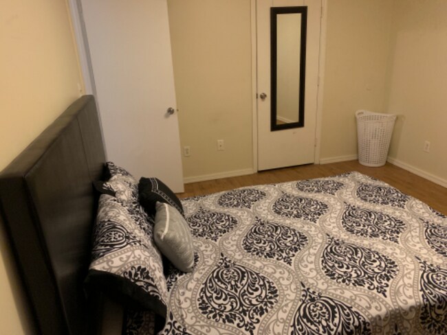 Foto del edificio - 1312 E 69th St