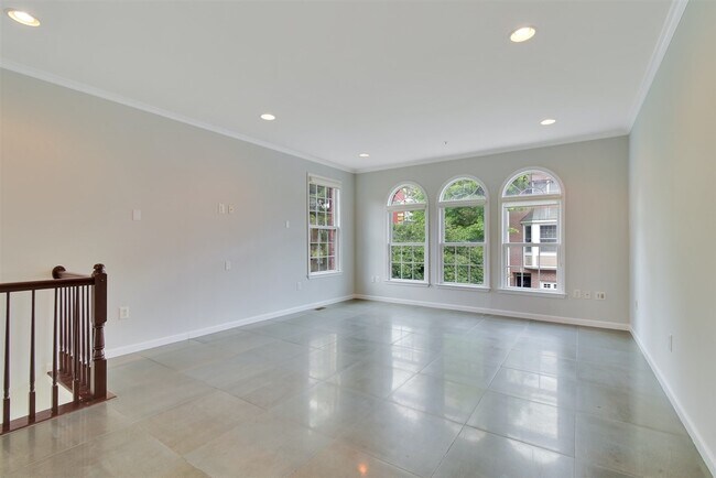 Building Photo - 244 Brower Ct