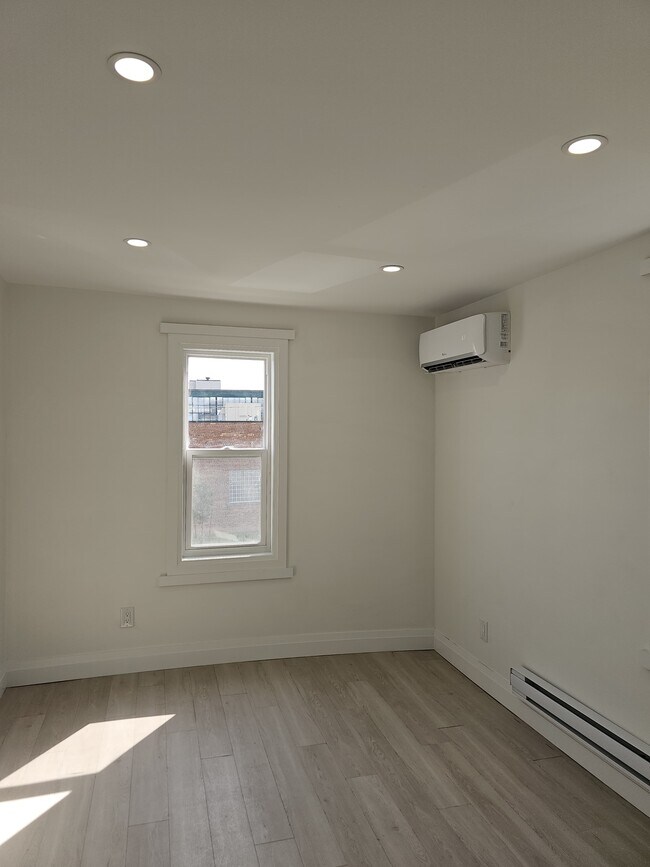 Photo du bâtiment - 833 Albert Rd