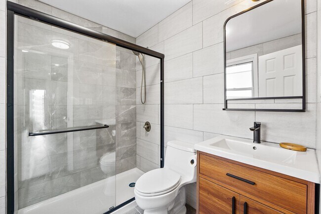 Foto del edificio - 169 1/2 PROSPECT Ave