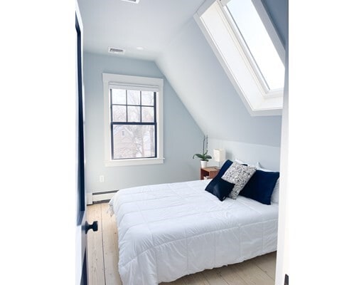 Primary Photo - 37 Melville Ave