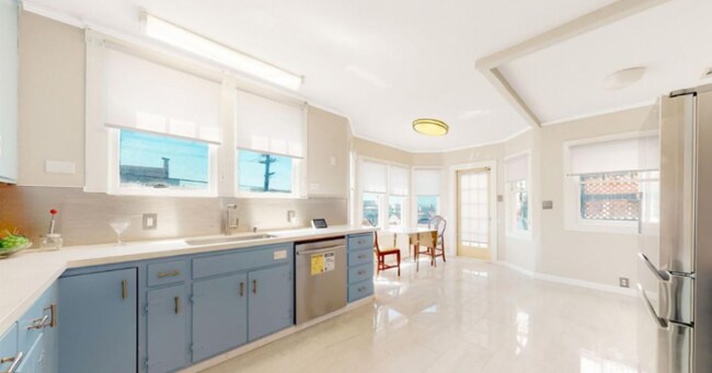 Building Photo - 3 bedroom in San Francisco CA 94116