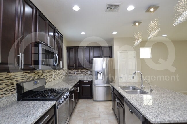 Foto del edificio - 270 N Scott Dr