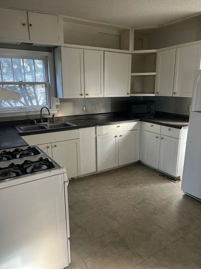 Building Photo - 2215 17th St