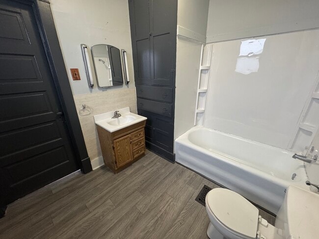 Foto del edificio - 32 Virginia-S