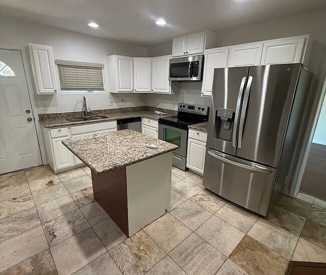 Foto del edificio - Charming Seminole Heights Home | Huge Fenced Yard + Prime Location