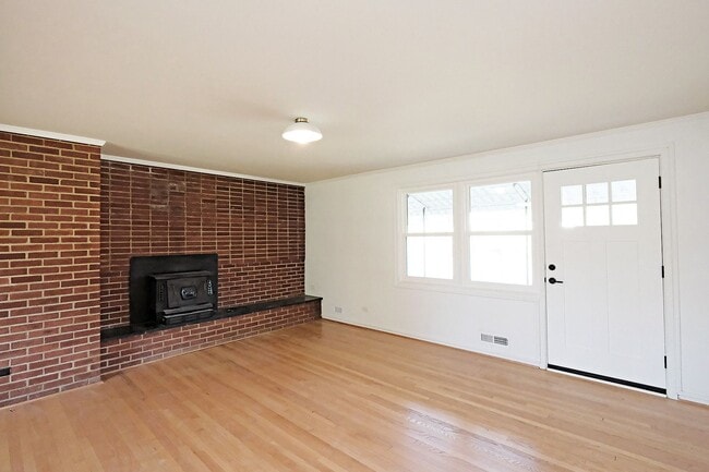 Building Photo - Recently Updated Home Near Downtown Crozet