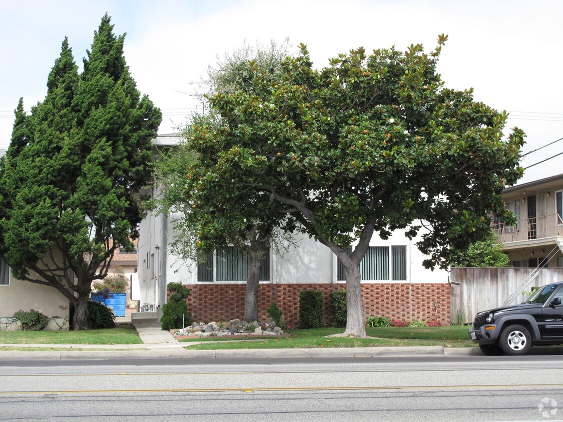Building Photo - 17815 Crenshaw Blvd