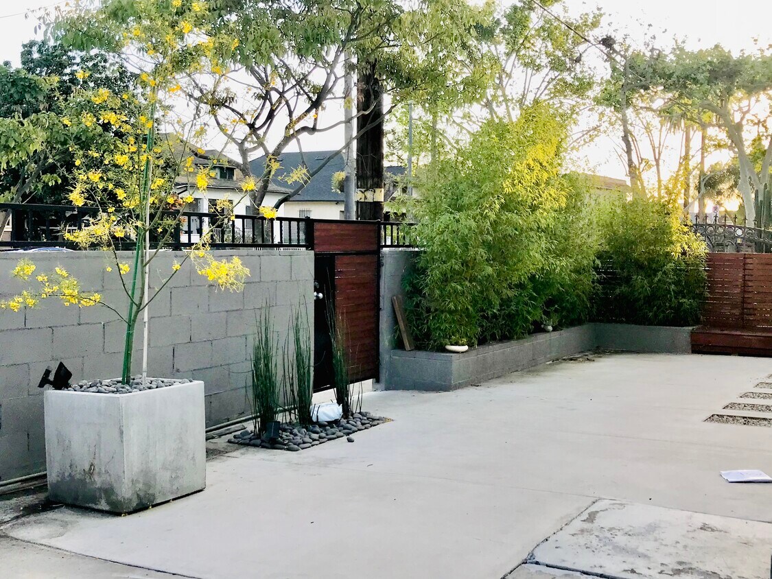 Primary Photo - 1355 W 23rd St