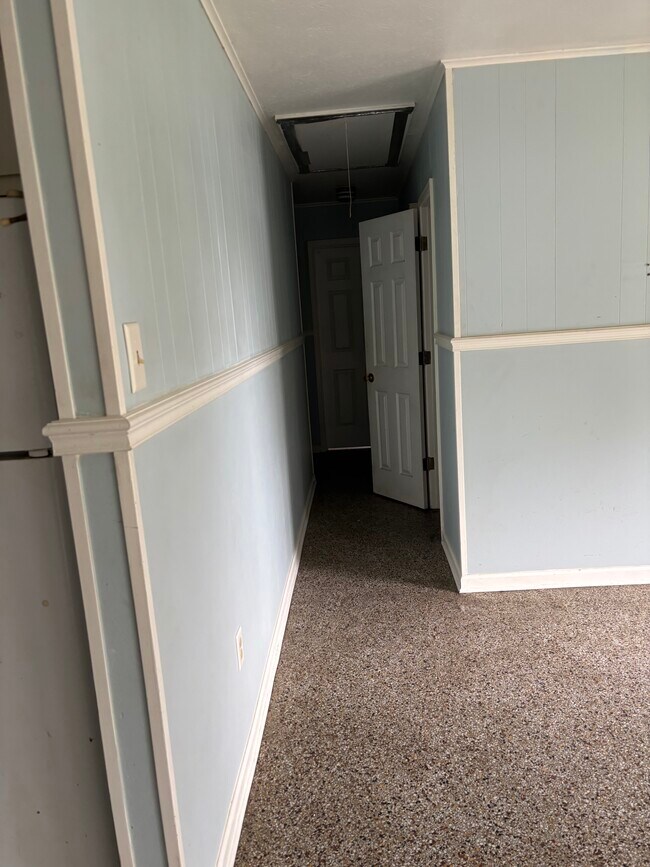 Main hallway to bedrooms - 127 Danos Ln