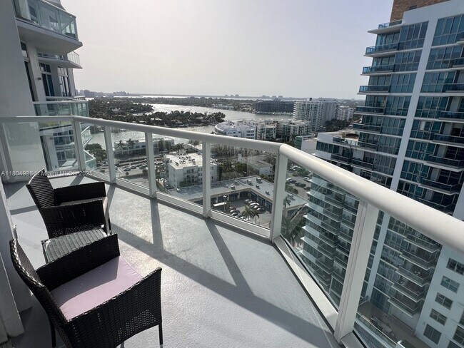 Foto del edificio - 6515 Collins Ave