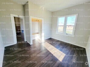 Building Photo - 425 N Pine St
