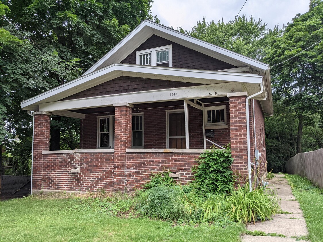 1015 S 5th St, Rockford, IL 61104 House Rental in Rockford, IL