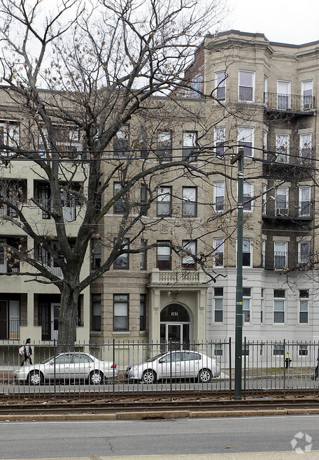 Building Photo - Commonwealth Gardens