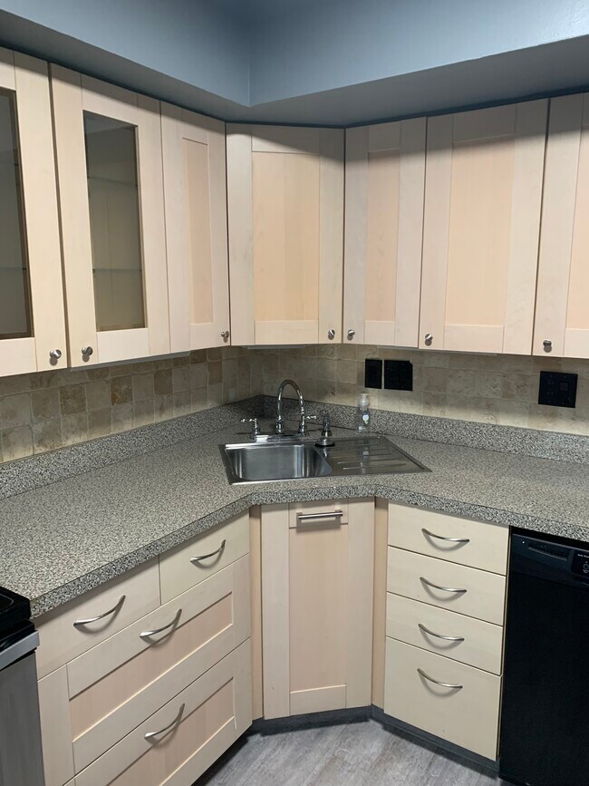 Foto del edificio - 7752 Montgomery Rd