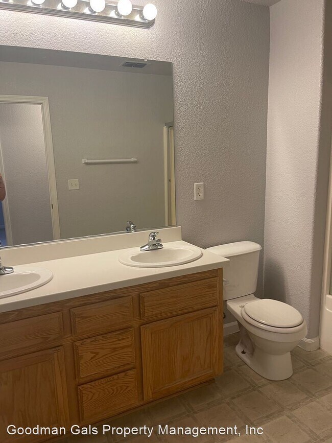 Building Photo - 4 br, 2 bath House - 1651 Emmet Way