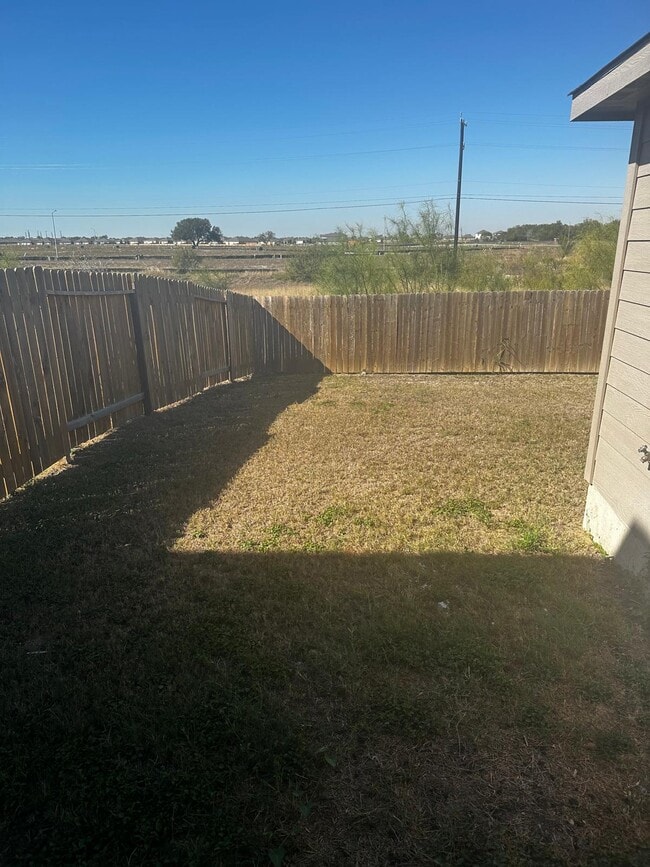 Foto del edificio - 15027 Harbor Lndg