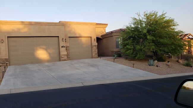 Building Photo - Winter Furnished Rental Available 2027