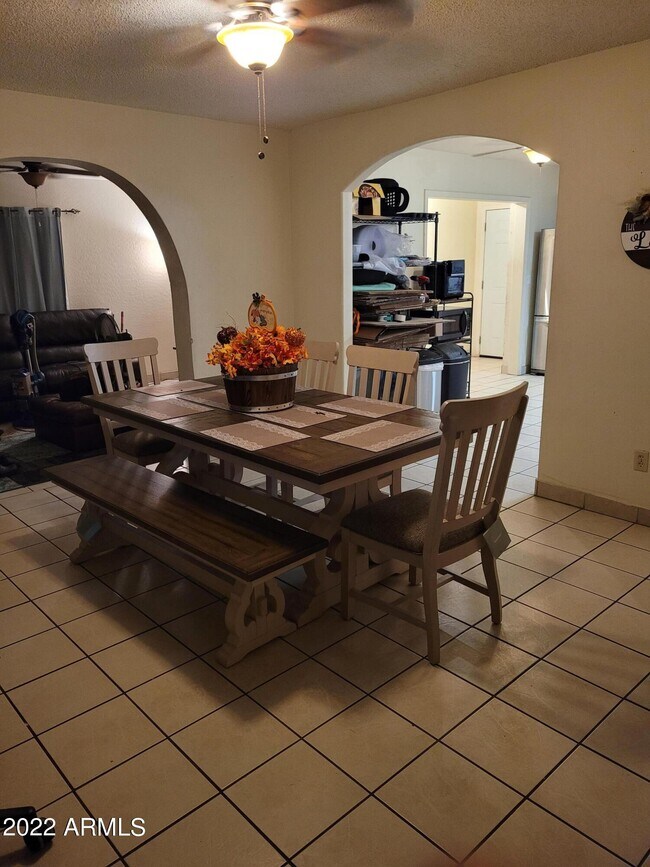 Foto del edificio - 6944 W Solano Dr S