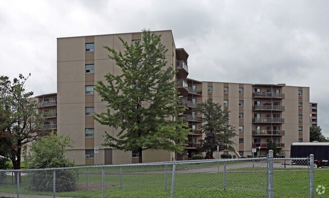 Photo du bâtiment - Springbank Manor