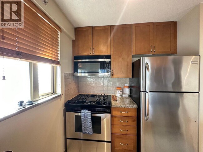 Building Photo - 1316 W 11th Ave