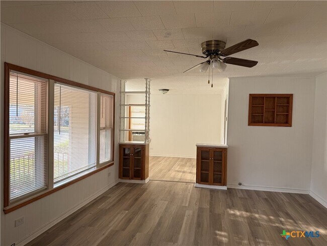 Foto del edificio - 1321 N Ave I