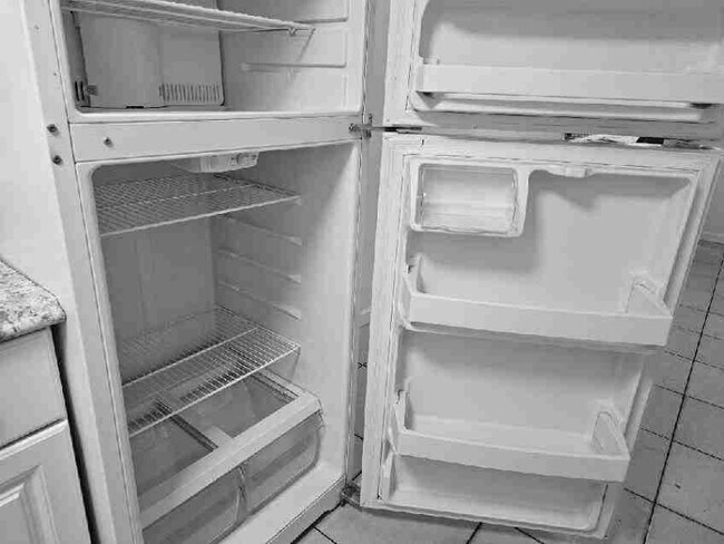 Foto del edificio - 240 Kraft Ave