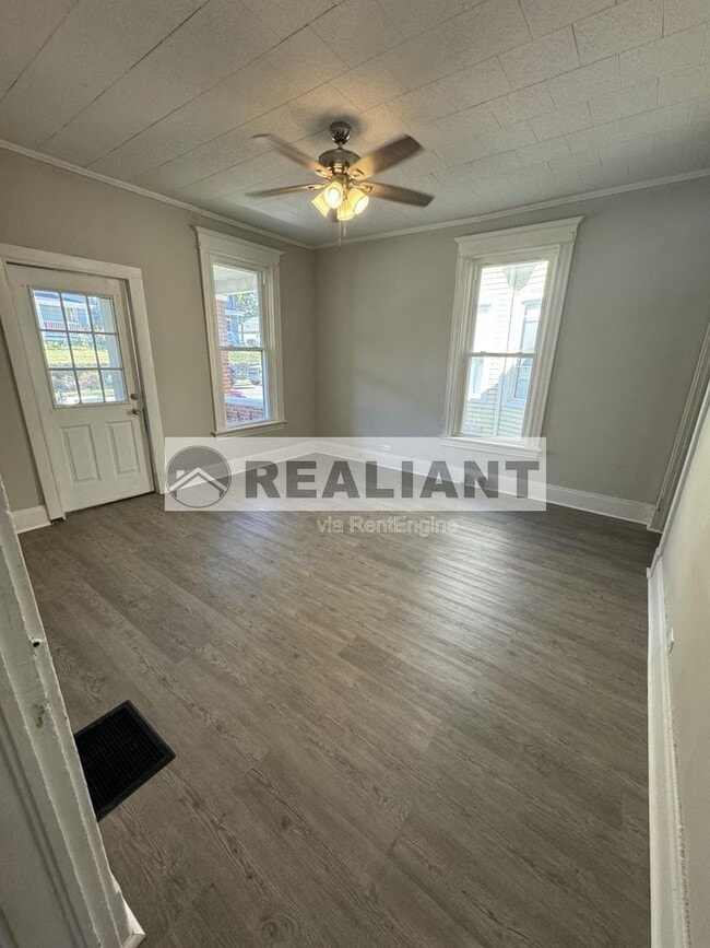 Building Photo - 4516 Huntington Ave