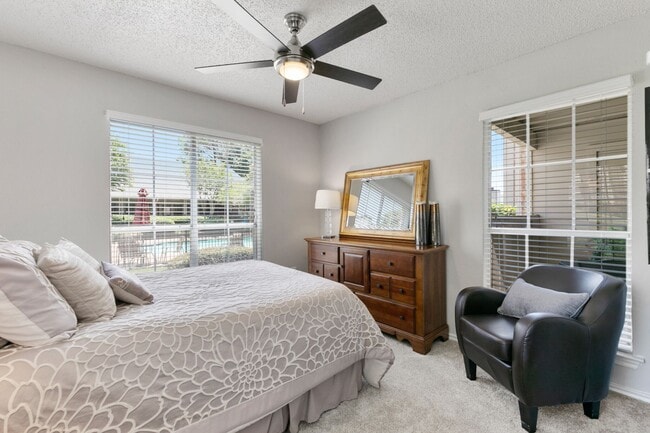 Apartamentos Creekwood Apartment Homes — foto de la comunidad - Creekwood Apartment Homes
